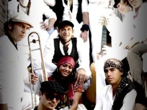 Chukale plays their Salsa Music in Thredbo