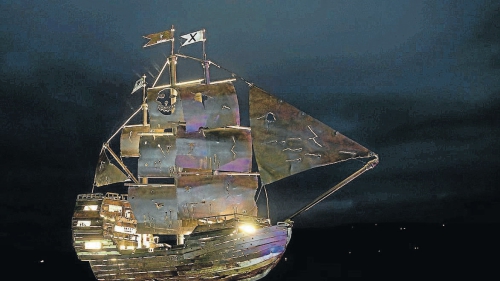 Image Source: <a href="http://www.summitsun.com.au/story/2998105/sculptures-light-up-jindabyne/">Summit Sun</a>